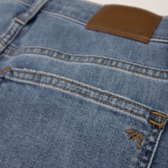 Madewell 10" High-Rise Skinny Crop Jeans in Welling Wash: Summerweight Edition - Picture 13 of 16